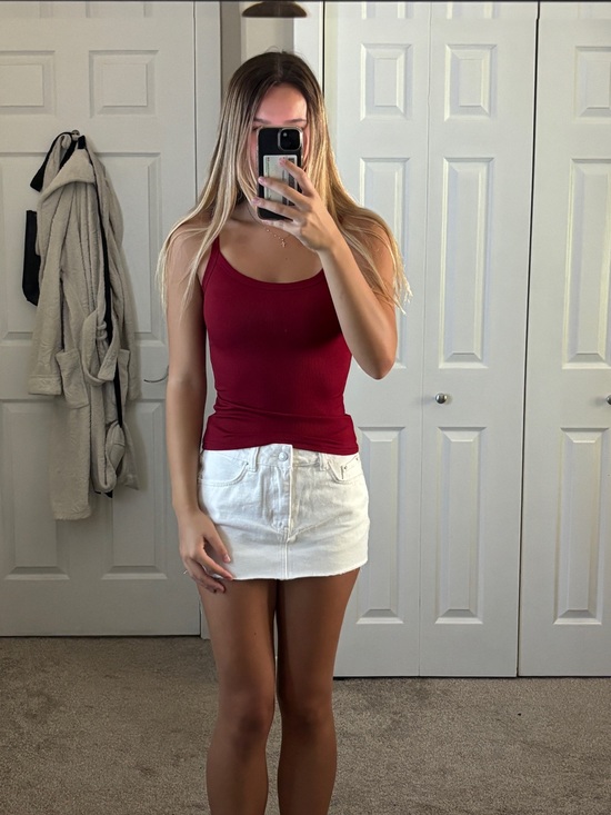 H&M Tops - H&M Ribbed Scoop Tank Top in Burgundy